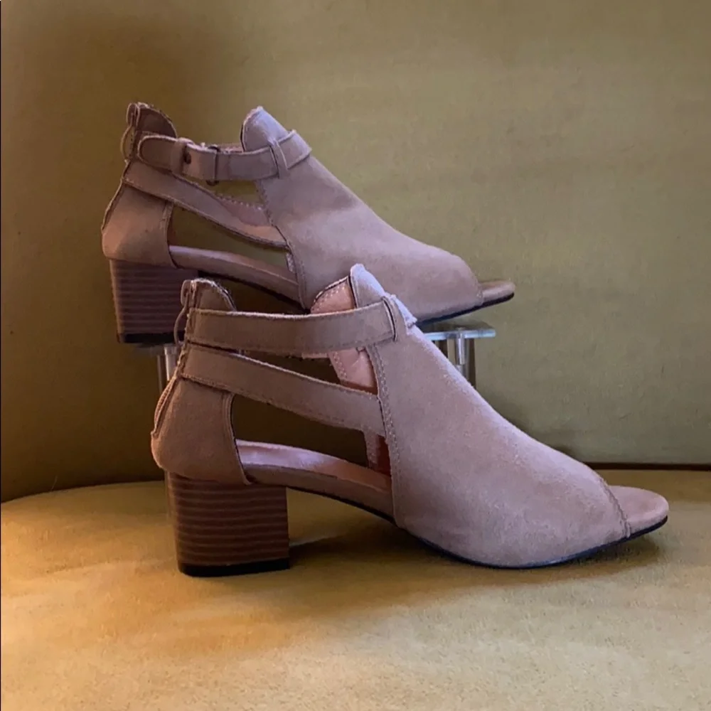 NWOB!!Suede Tan Booties - Picture 1 of 5
